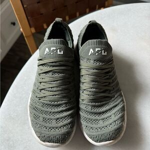 WOMENS APL TECH LOOM TENNIS SHOES SIZE 8